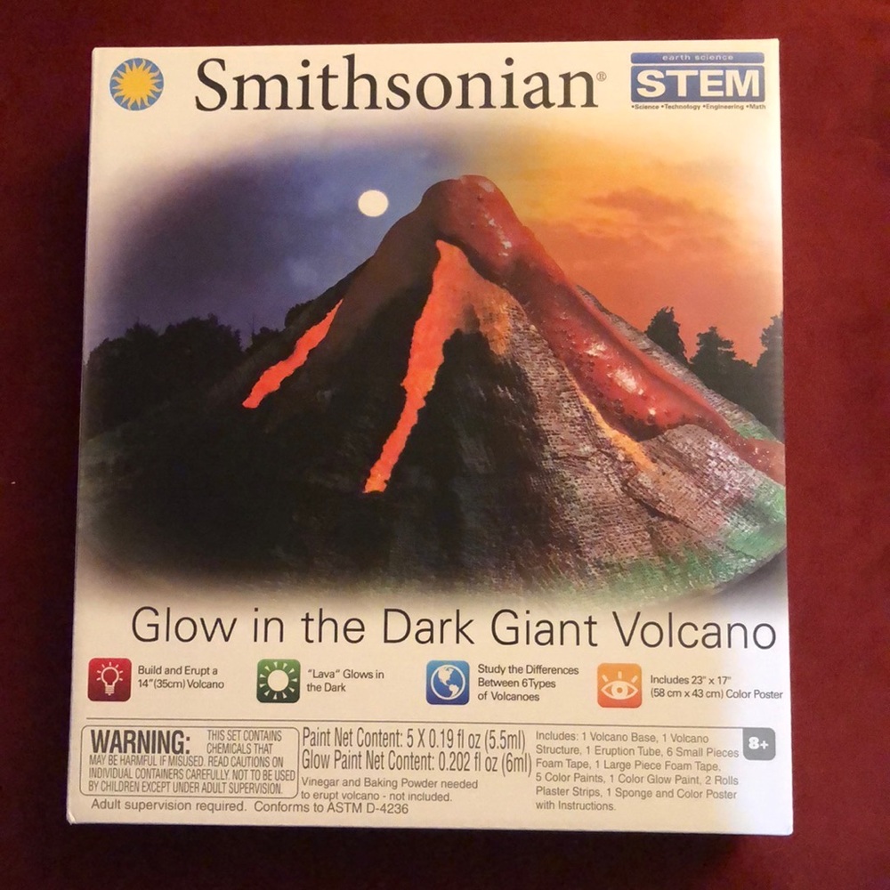 Smithsonian STEM Glow in the Dark Volcano. NWOT